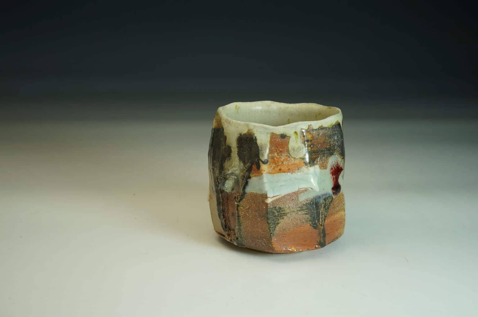 Beautiful wood-fired Chawan tea bowl in stoneware. An interesting out surface wood-fired with soda flashing.